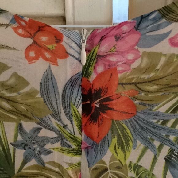 Glamorous Floral chiffon blouse v neck zipback XS - Picture 5 of 6